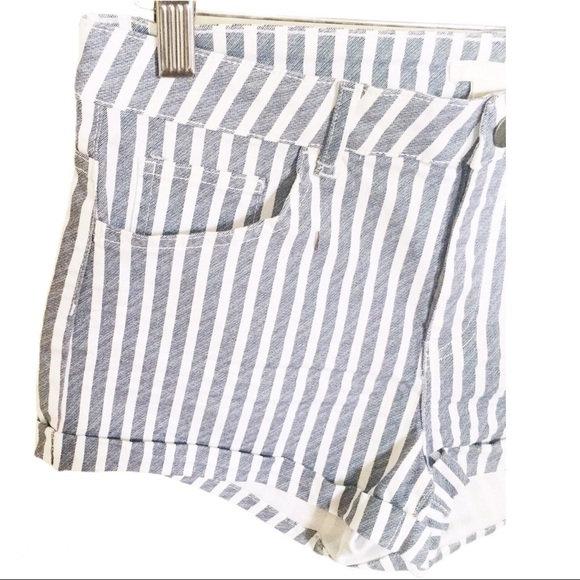 NWT H&M Chambray Pinstripe Shorts With Pockets Blue/Ivory Size 6/36 - Picture 5 of 8